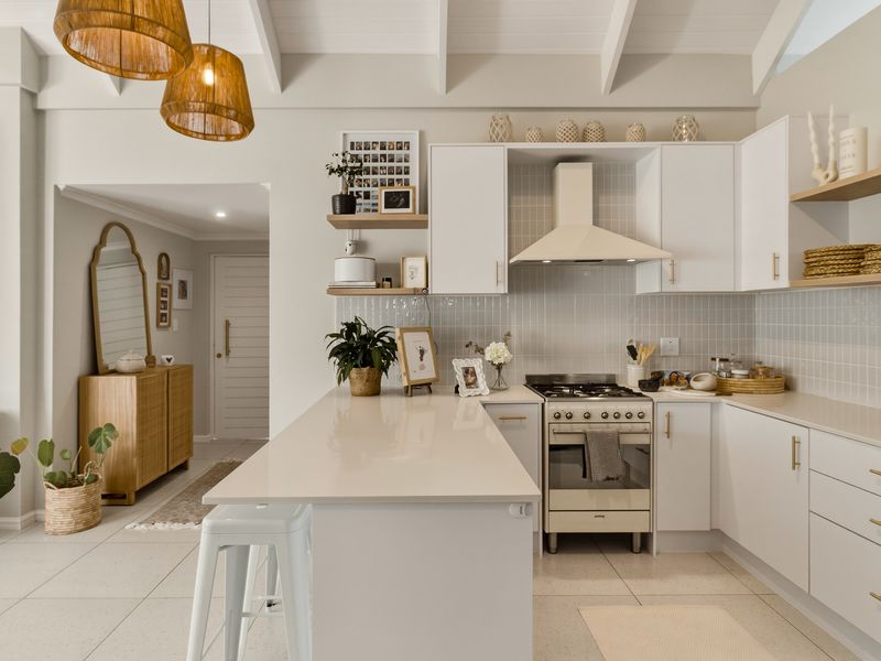Luxury. Light. Location. A beautifully curated 3-bedroom home in Aan de Wijnlanden - Photo 4