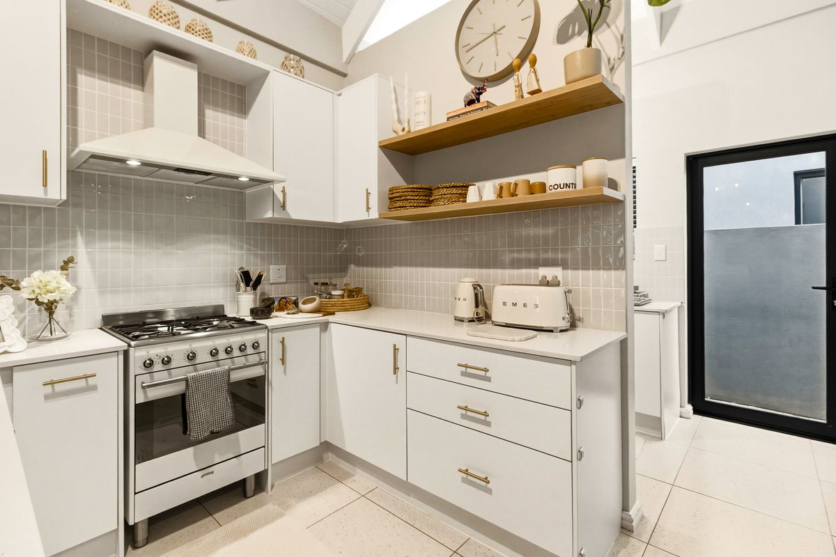 Luxury. Light. Location. A beautifully curated 3-bedroom home in Aan de Wijnlanden - Photo 3