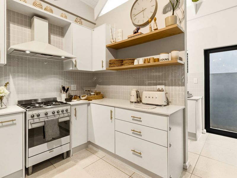 Luxury. Light. Location. A beautifully curated 3-bedroom home in Aan de Wijnlanden - Photo 3