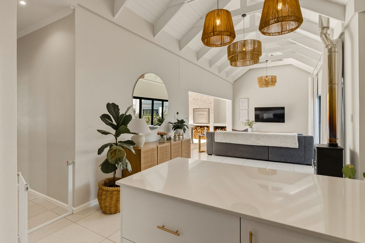 Luxury. Light. Location. A beautifully curated 3-bedroom home in Aan de Wijnlanden - Photo 2