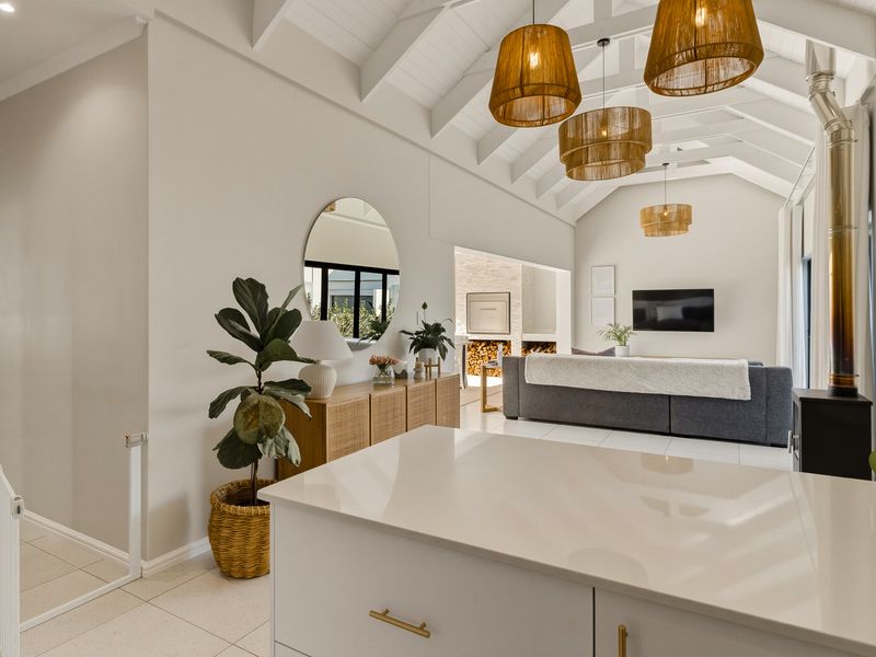 Luxury. Light. Location. A beautifully curated 3-bedroom home in Aan de Wijnlanden - Photo 2
