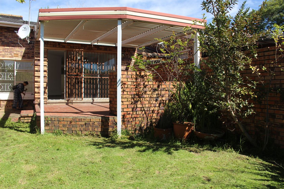 Modern, Spacious 3 Bedroom Unit - Photo 4