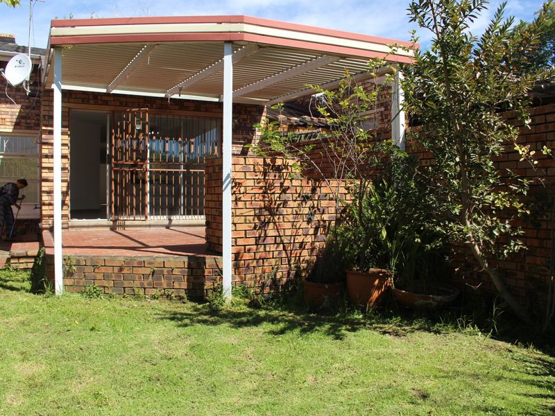 Modern, Spacious 3 Bedroom Unit - Photo 4