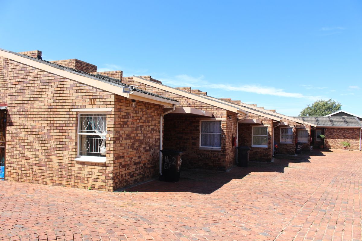Modern, Spacious 3 Bedroom Unit - Photo 2