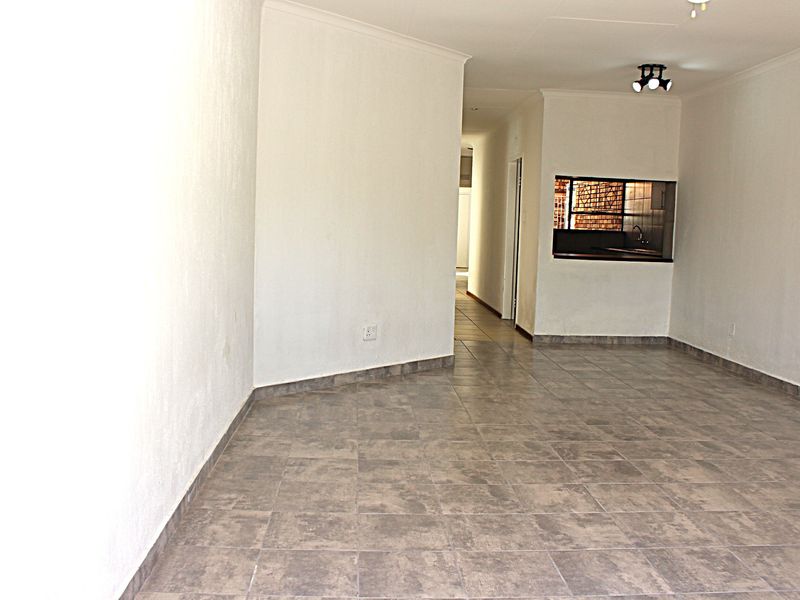 Modern, Spacious 3 Bedroom Unit - Photo 8