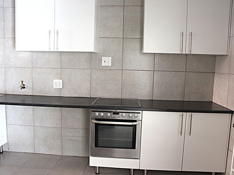 Modern, Spacious 3 Bedroom Unit - Photo 7