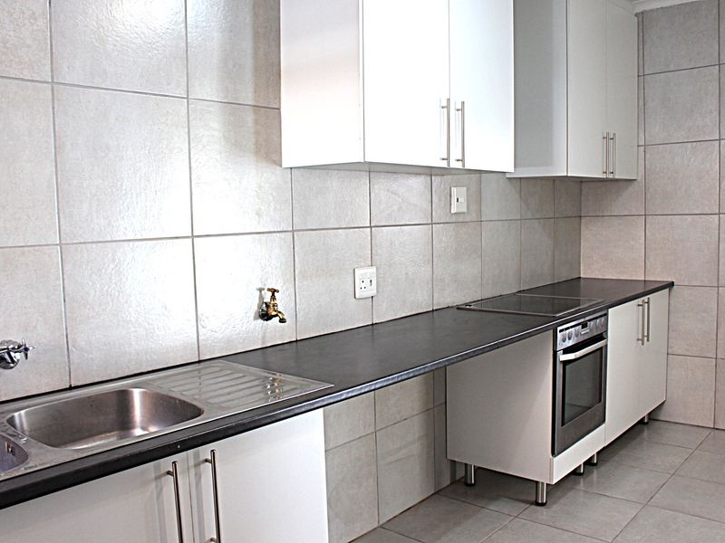 Modern, Spacious 3 Bedroom Unit - Photo 6
