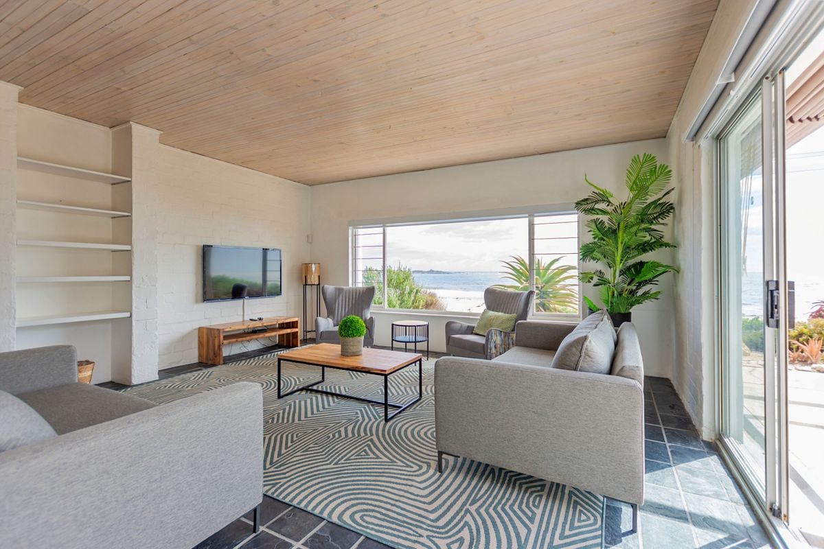 Beachfront Home Bidding from R6.5 Million!!! - Photo 2