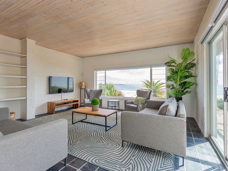 Beachfront Home Bidding from R6.5 Million!!! - Photo 2
