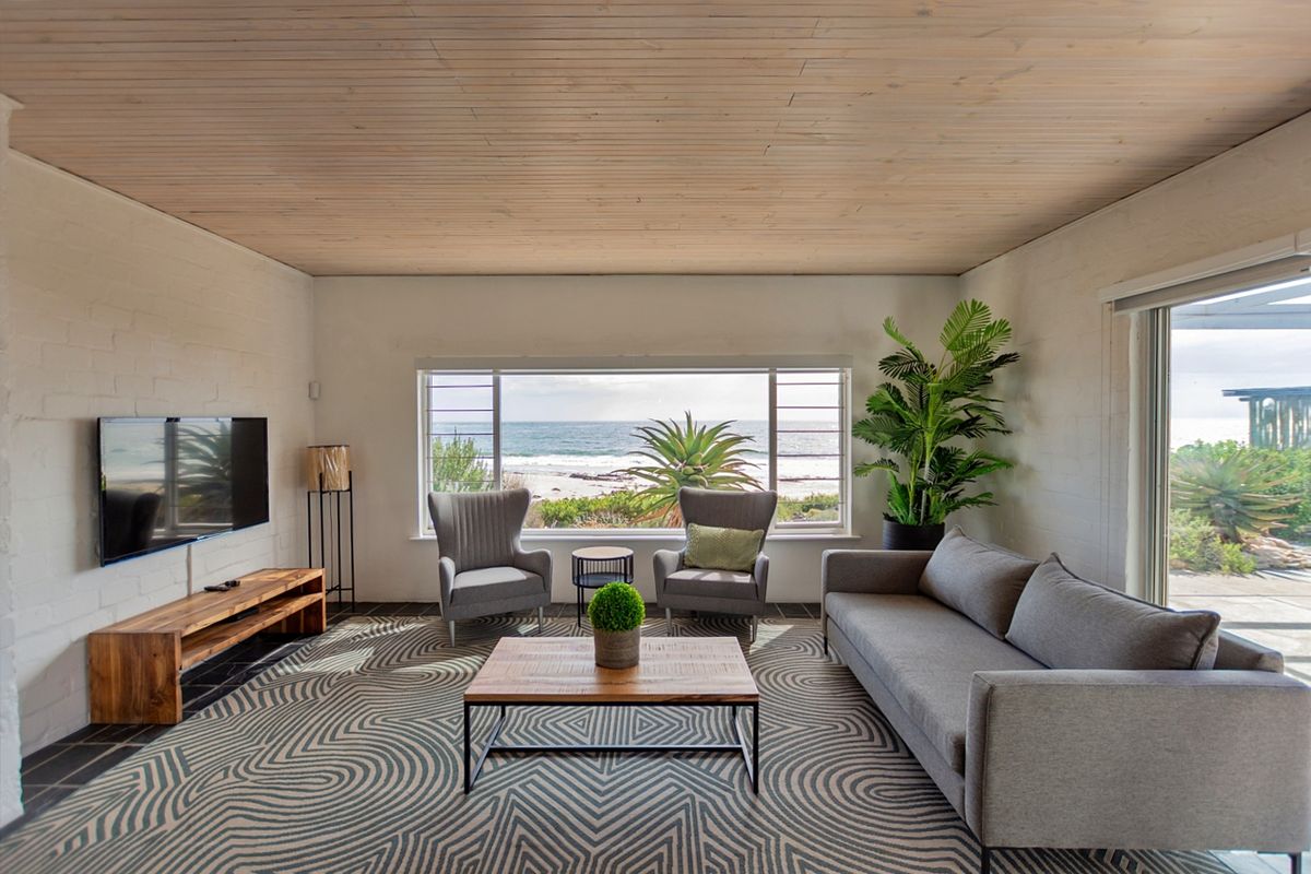 Beachfront Home Bidding from R6.5 Million!!! - Photo 3