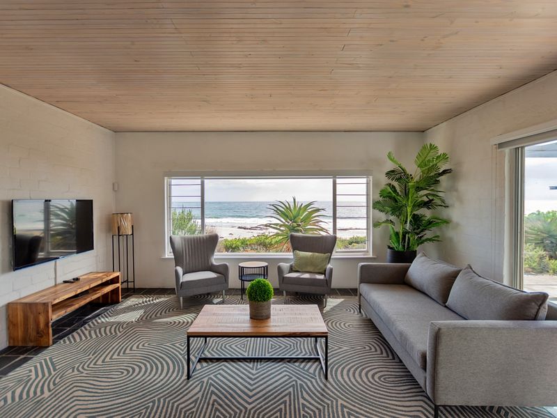 Beachfront Home Bidding from R6.5 Million!!! - Photo 3