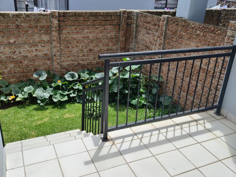 Stunning 3-bedroom secure townhouse - Photo 10