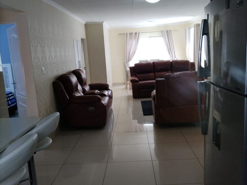 Stunning 3-bedroom secure townhouse - Photo 9