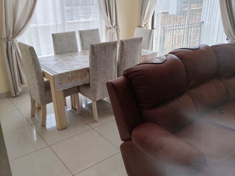 Stunning 3-bedroom secure townhouse - Photo 7