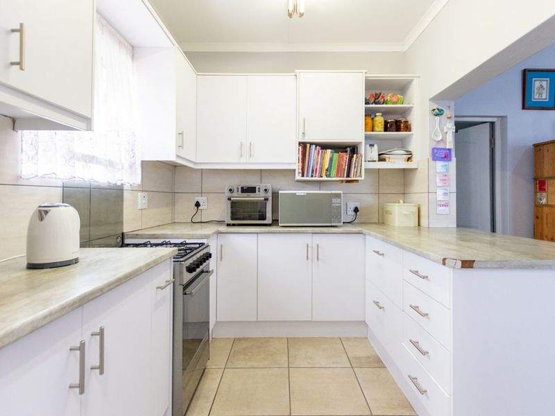You are invited to explore this lovely three bedroom house. - Photo 5