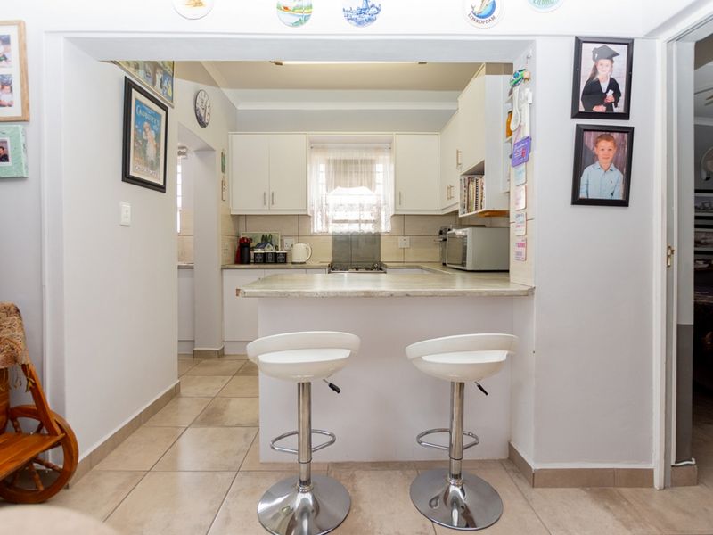 You are invited to explore this lovely three bedroom house. - Photo 4