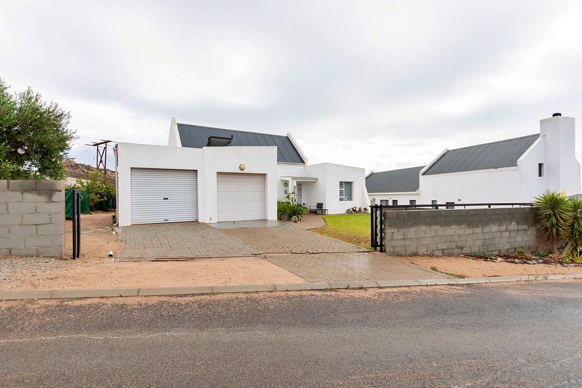 You are invited to explore this lovely three bedroom house. - Photo 2