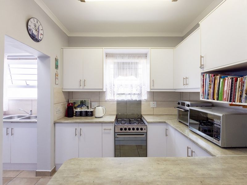 You are invited to explore this lovely three bedroom house. - Photo 3