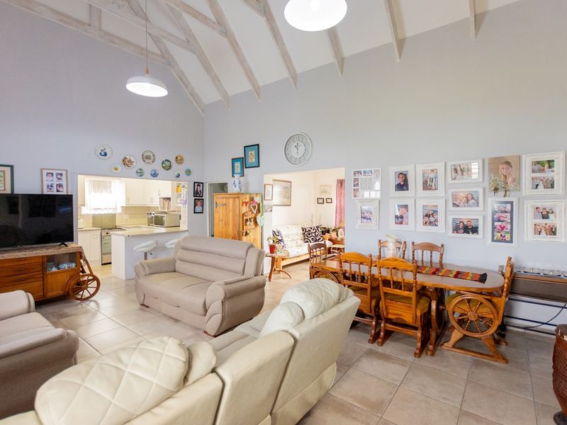 You are invited to explore this lovely three bedroom house. - Photo 9