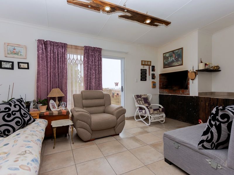 You are invited to explore this lovely three bedroom house. - Photo 10