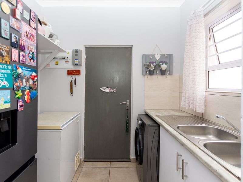 You are invited to explore this lovely three bedroom house. - Photo 6