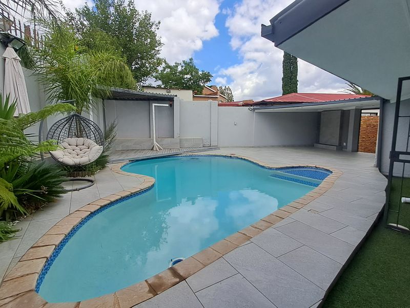 Charming Family Home For Sale in Shalimar Ridge - Photo 1