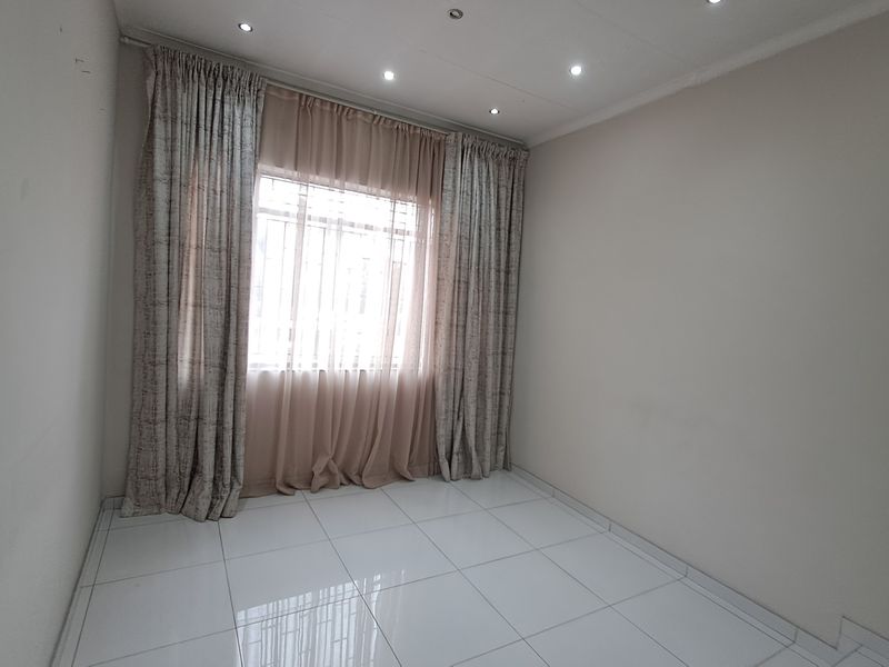 Charming Family Home For Sale in Shalimar Ridge - Photo 4