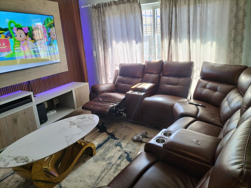 Modern Sectional title home in Amandasig - Photo 2