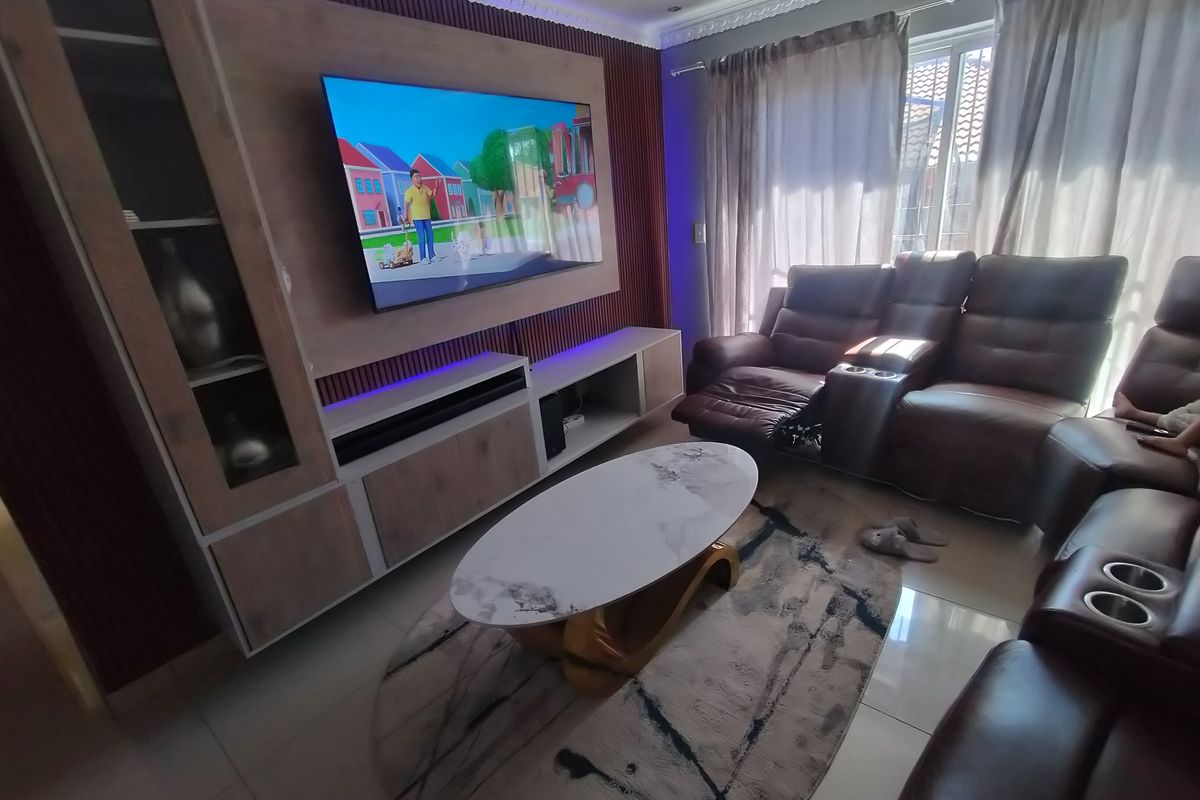 Modern Sectional title home in Amandasig - Photo 3