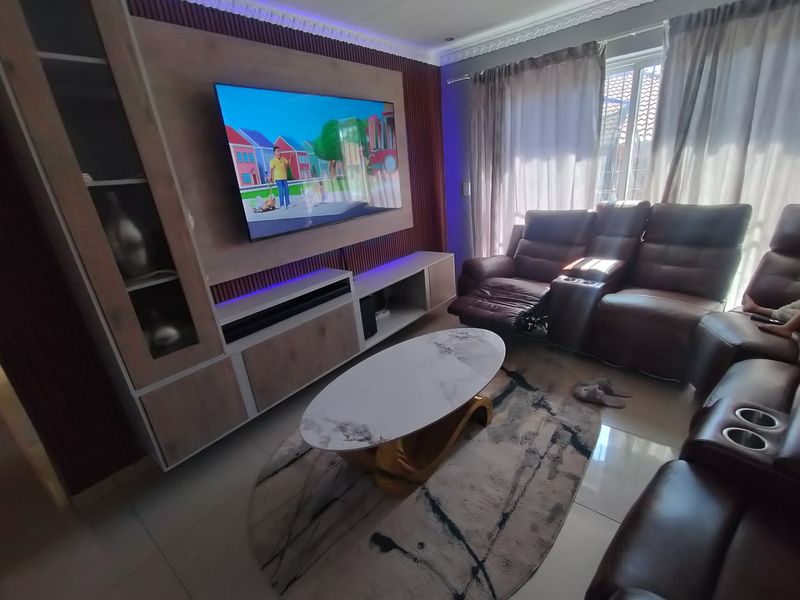 Modern Sectional title home in Amandasig - Photo 3