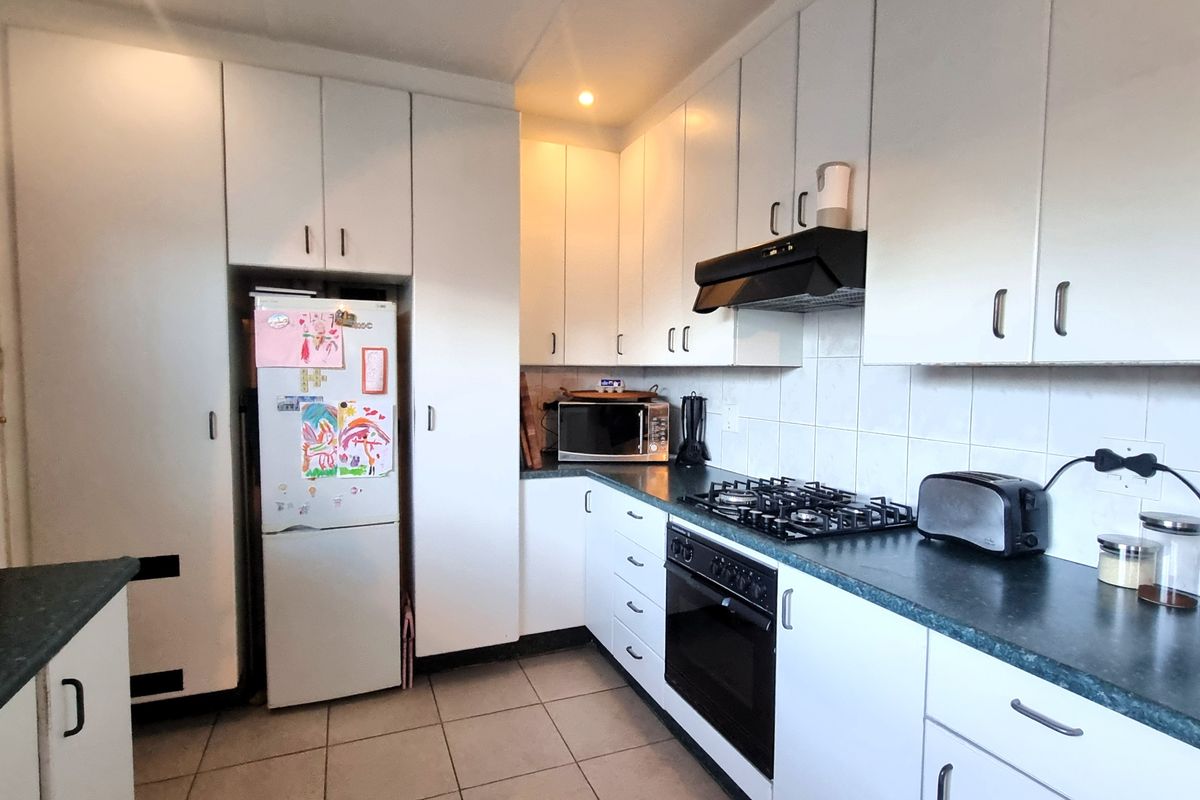 3 Bed, 2 Bath Family Home- Mimosa Park - Photo 5