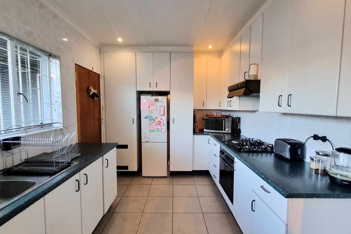 3 Bed, 2 Bath Family Home- Mimosa Park - Photo 5