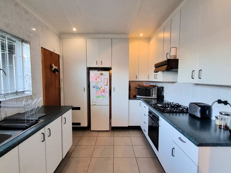 3 Bed, 2 Bath Family Home- Mimosa Park - Photo 5
