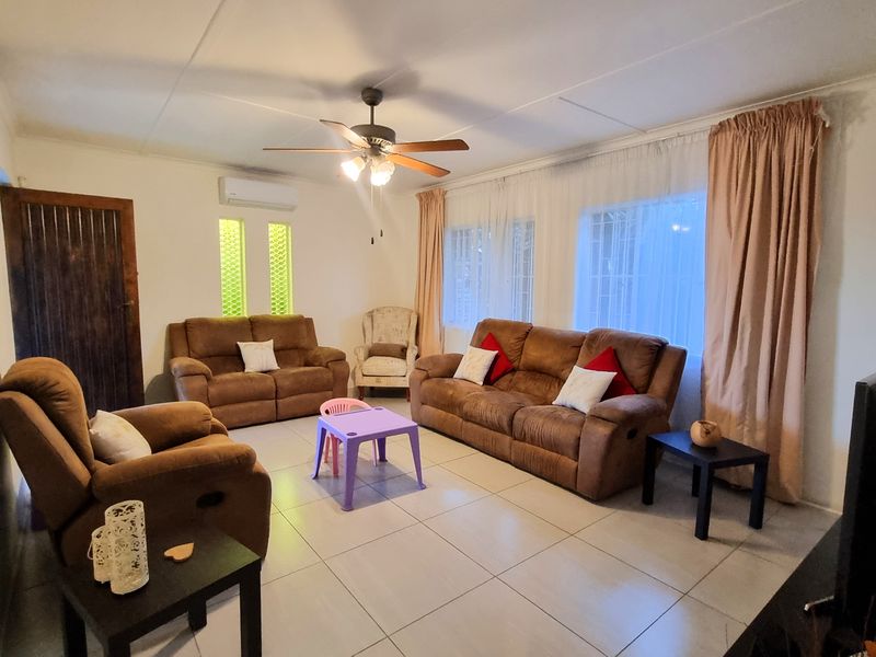 3 Bed, 2 Bath Family Home- Mimosa Park - Photo 3