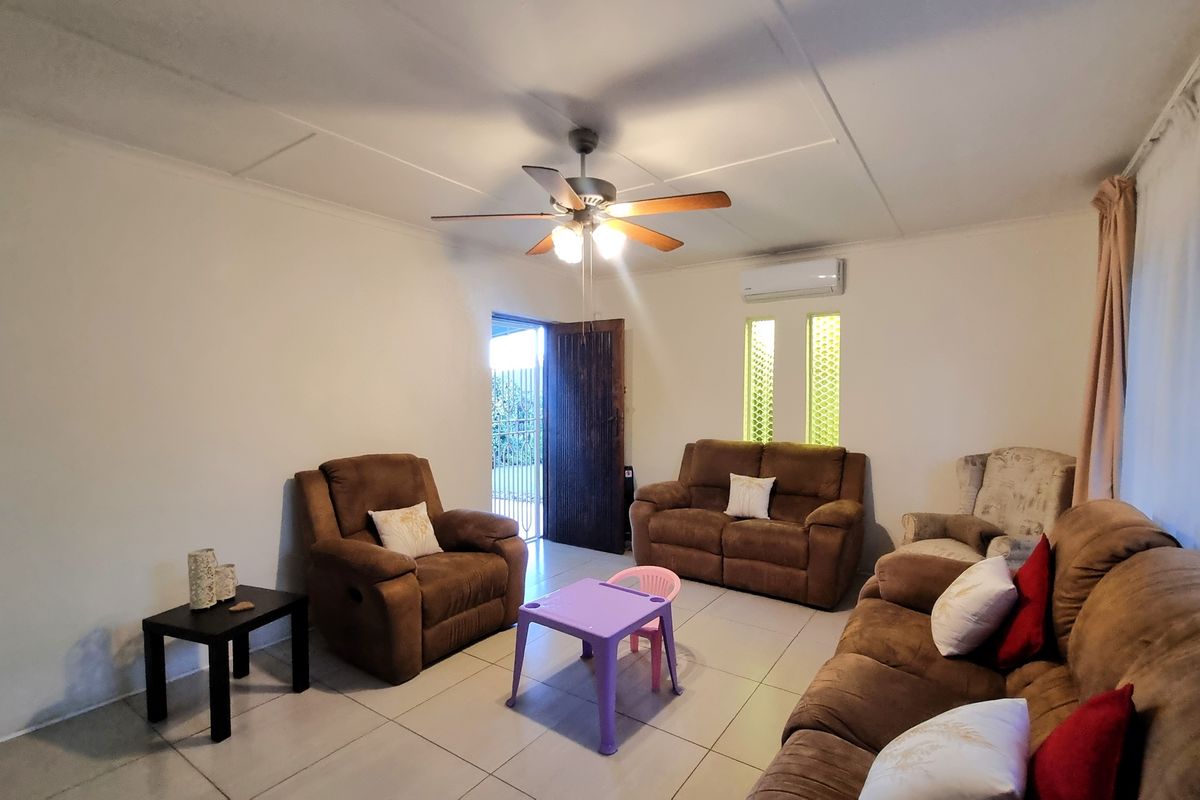 3 Bed, 2 Bath Family Home- Mimosa Park - Photo 2