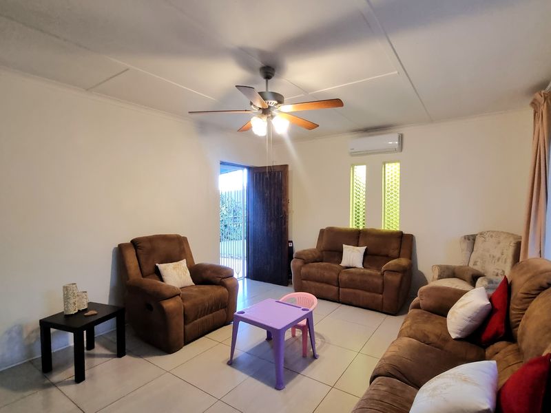 3 Bed, 2 Bath Family Home- Mimosa Park - Photo 2
