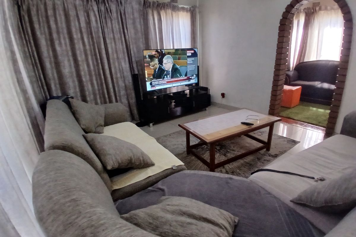 Stunning 3-bedroom freestanding home for sale in Dunnottar, Nigel—perfect for family living! - Photo 2
