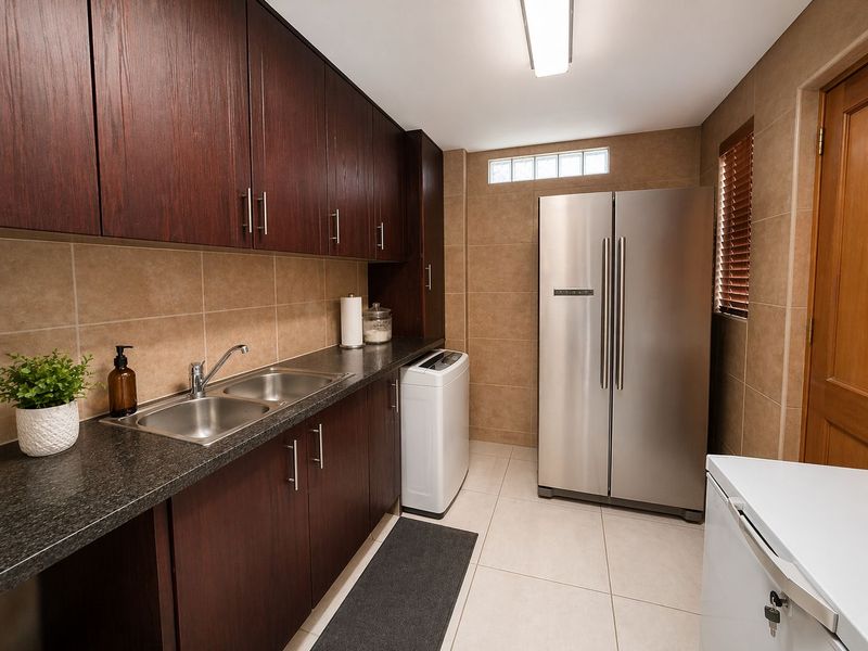 EXCLUSIVE MANDATE MODERN FAMILY HOME IN PRIME CASHAN LOCATION - Photo 5
