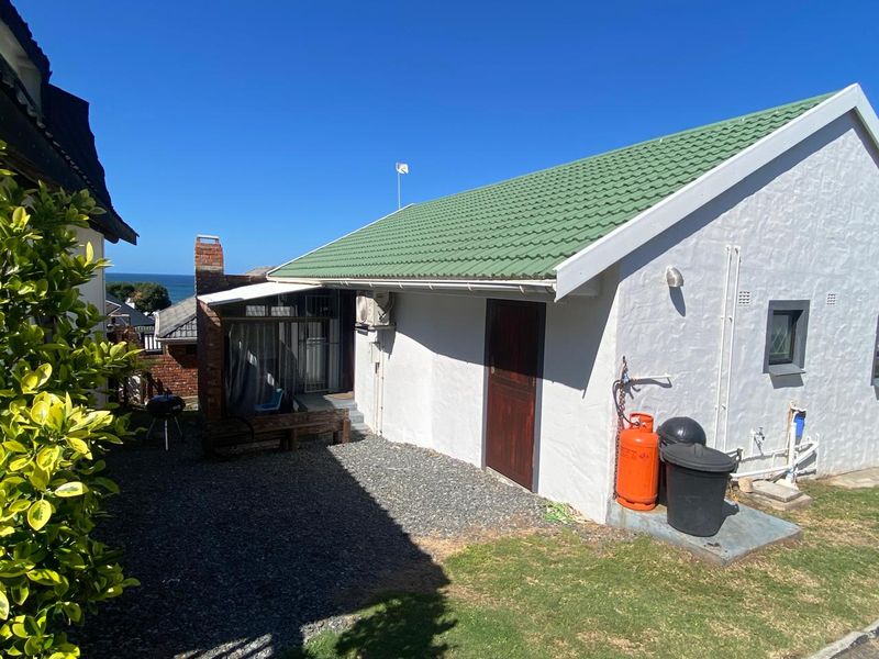 Secure Coastal Living – 3 Bedroom Home in Gated Estate - Photo 8