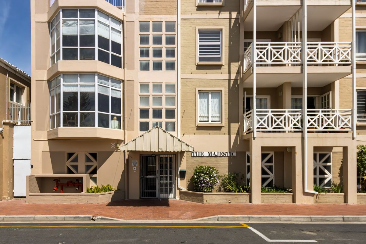 Discover a modern, airy 65 sqm ground floor apartment in Strand—ideal for a professional couple. - Photo 2