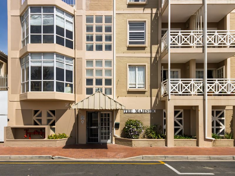Discover a modern, airy 65 sqm ground floor apartment in Strand—ideal for a professional couple. - Photo 2