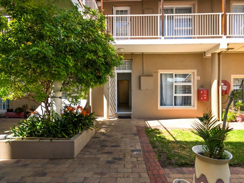 Discover a modern, airy 65 sqm ground floor apartment in Strand—ideal for a professional couple. - Photo 10