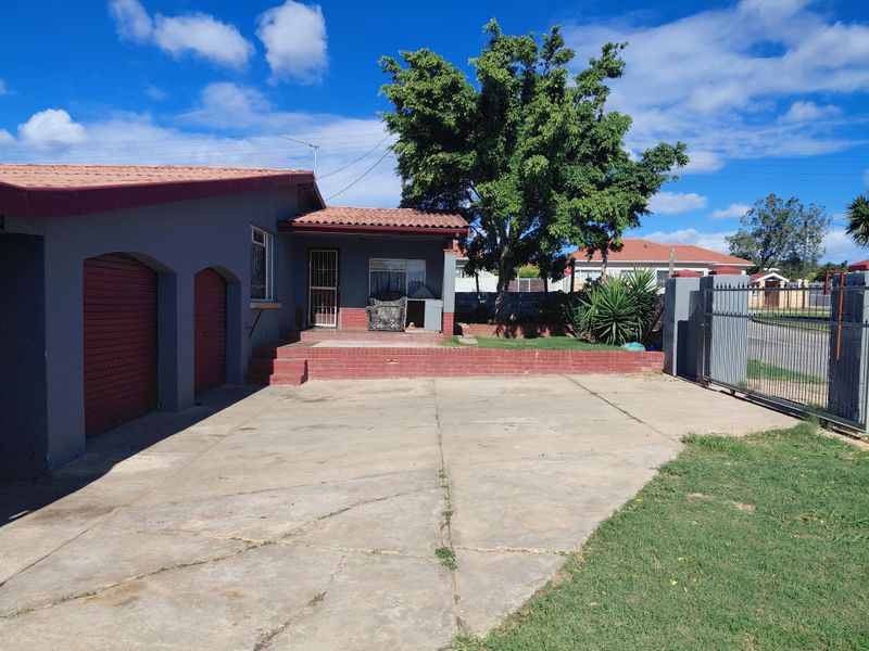 Family Home for Sale in Windsor Park, Despatch - Photo 2