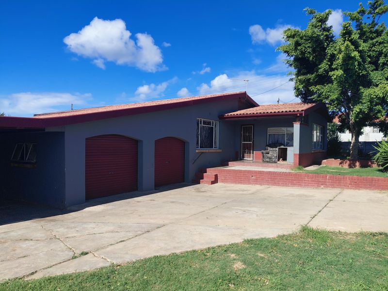 Family Home for Sale in Windsor Park, Despatch - Photo 3