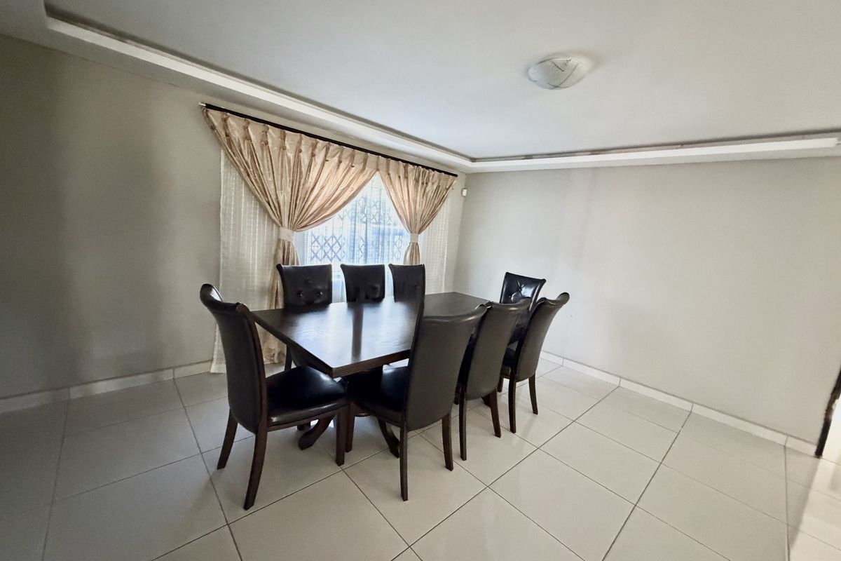 Extraordinary 4 bedroom home for sale , in Louis Trichardt - Photo 5
