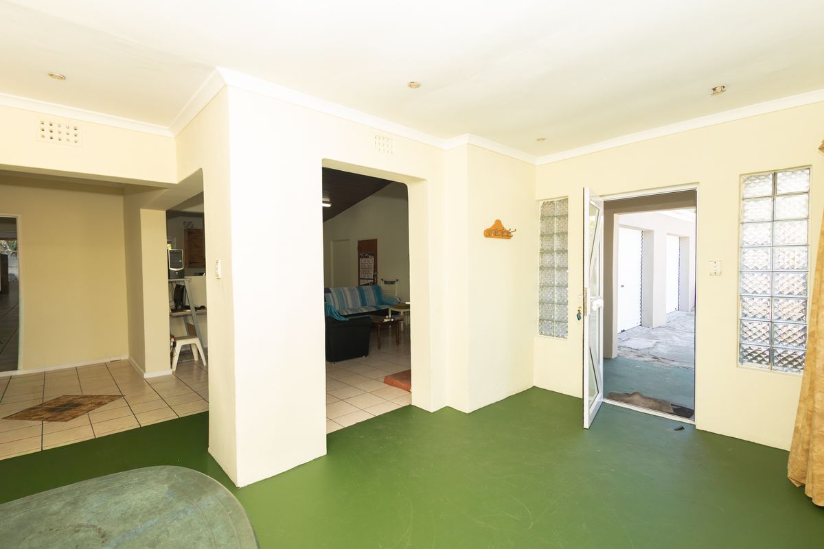 Spacious Family Home with 2 Income-Generating Granny Flats & Pool - Photo 4