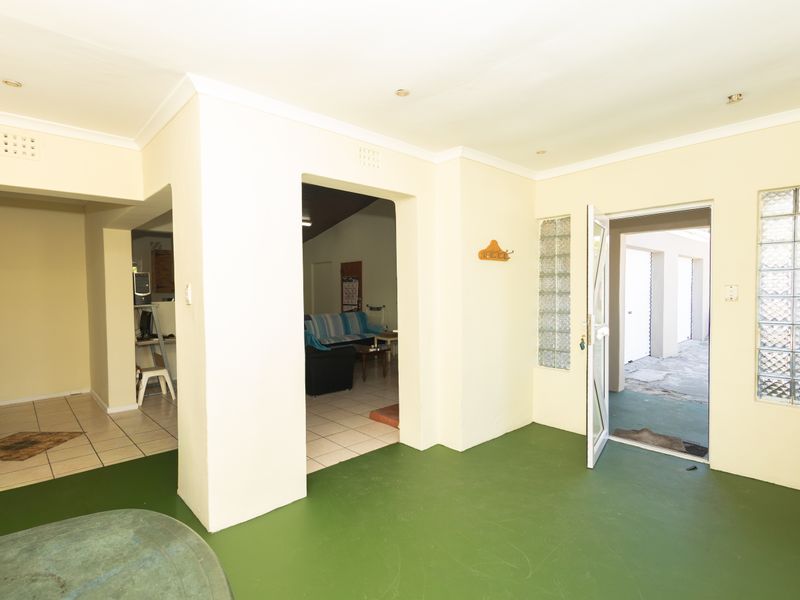 Spacious Family Home with 2 Income-Generating Granny Flats & Pool - Photo 4