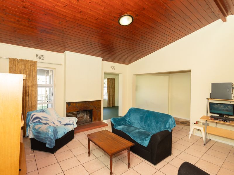 Spacious Family Home with 2 Income-Generating Granny Flats & Pool - Photo 5