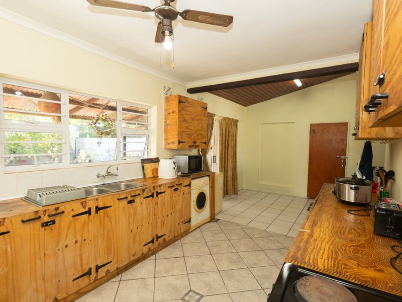 Spacious Family Home with 2 Income-Generating Granny Flats & Pool - Photo 8