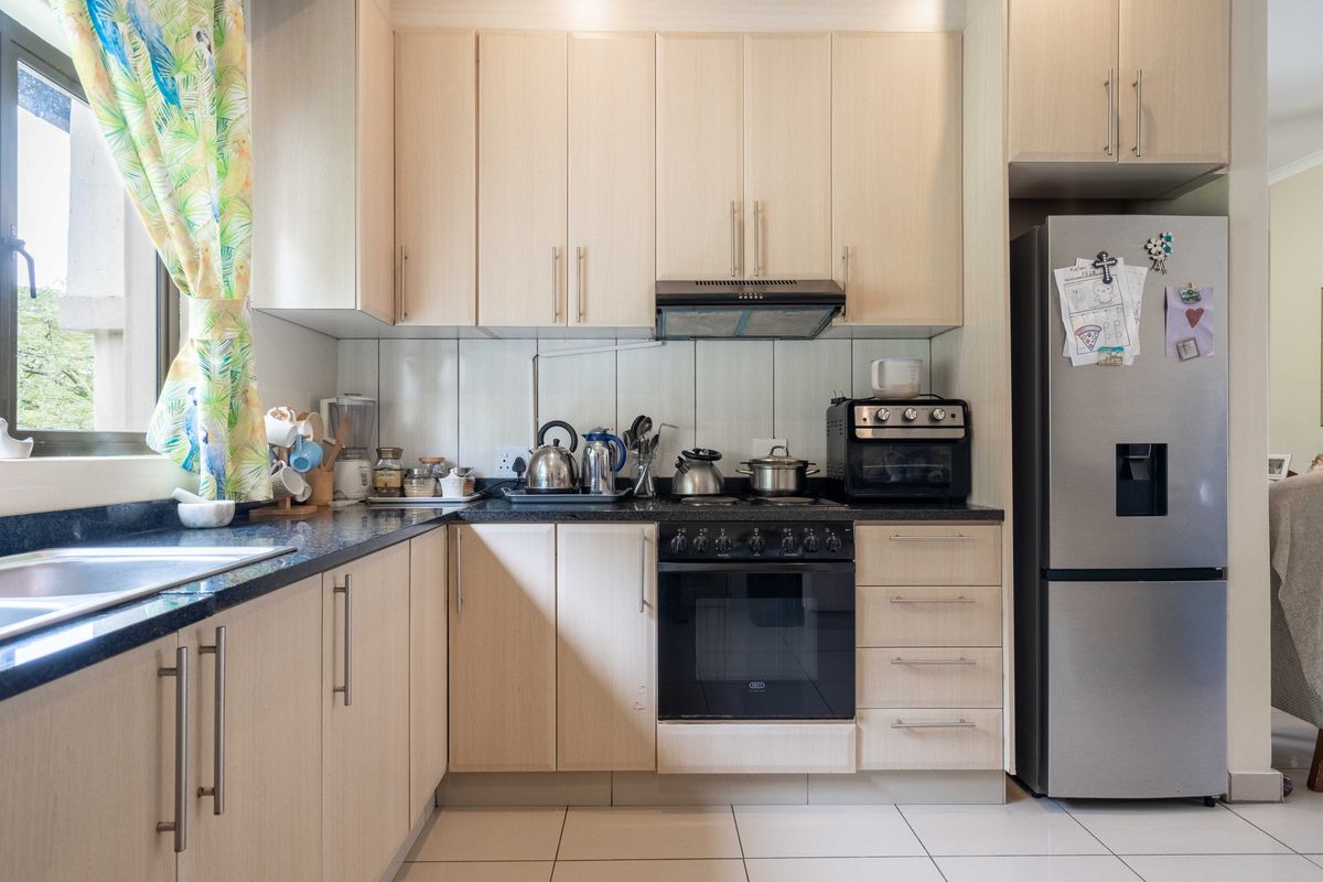 2 Bedroom Townhouse in gated community. - Photo 4